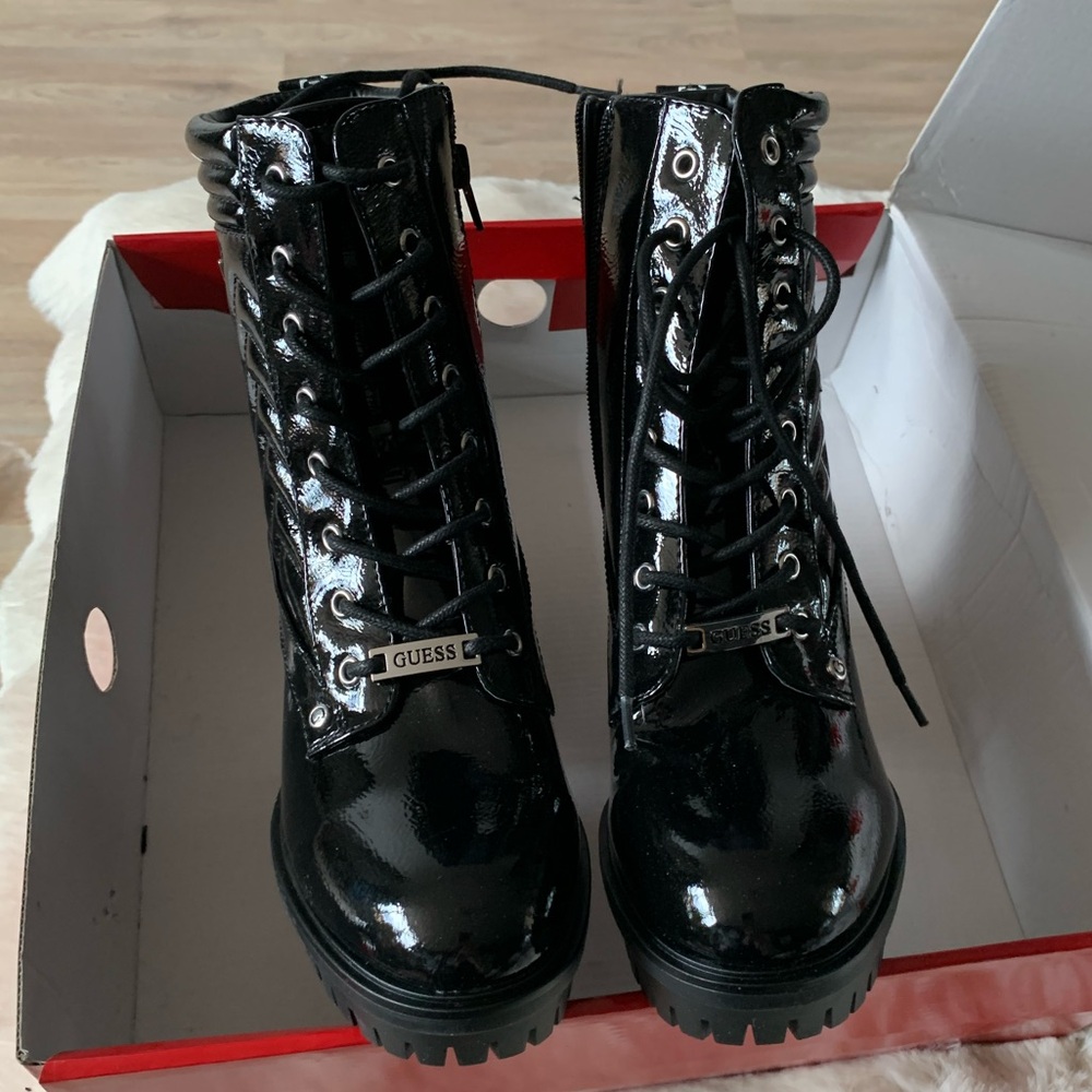 GUESS Patent Shiny Platform Lace Up Boots, Size 8, NEW - Picture 10 of 10